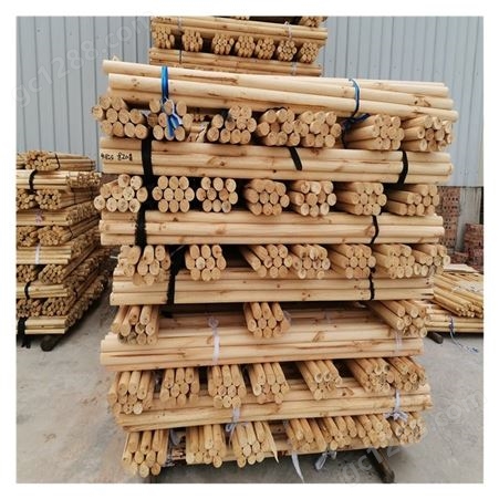 荆门市木材加工 出售两米松木杆木棍木棒 树木支撑杆批发