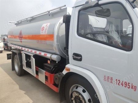 油罐车8吨加油车厂家报价 东风8吨运油车参考价格